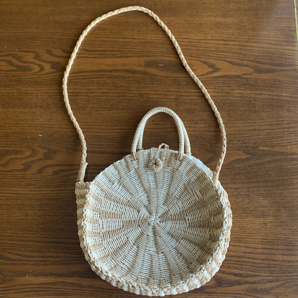 Billabong sincerely Jules Keep it Simple round woven tote w shoulder strap EUC